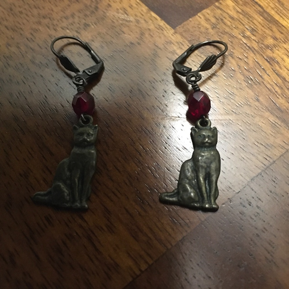 Cute cat fashion earrings with ruby colored  bead